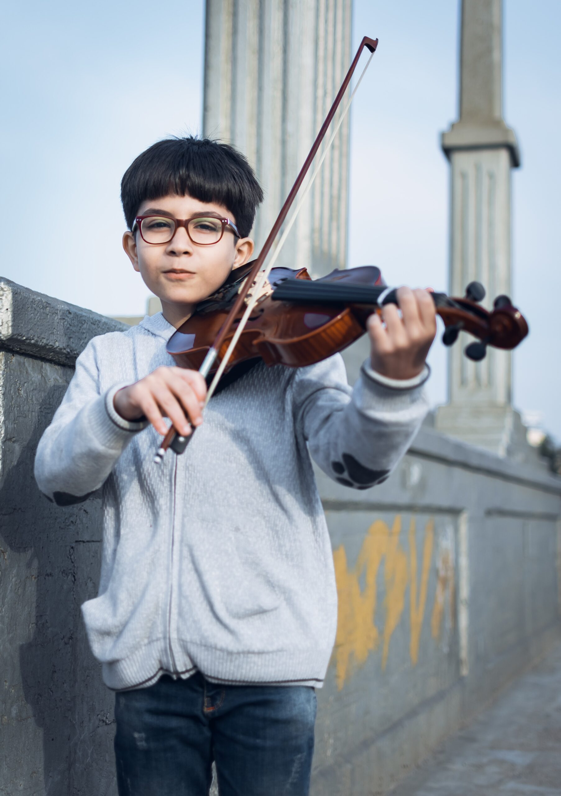 ashkan-forouzani-pAV5eTH5U4c-unsplash Boy playing violin